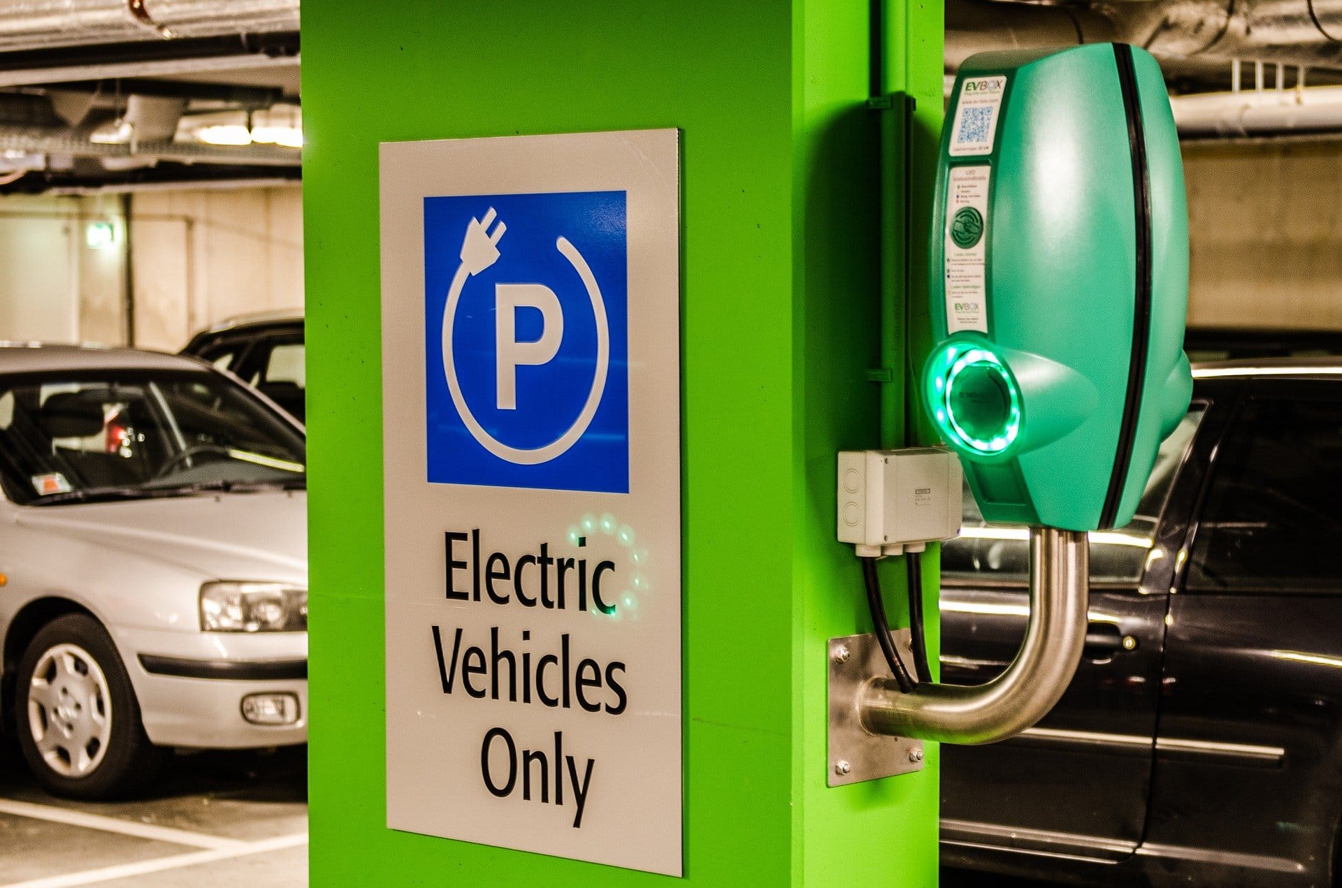 You are currently viewing Automakers Making Electric Vehicles Harder For Buyers To Want